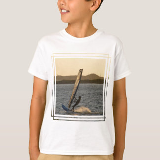 Camiseta O t-shirt do miúdo da imagem do Windsurfer