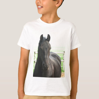 Camiseta O t-shirt do miúdo do cavalo do frisão