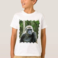 O t-shirt do miúdo do perfil do gorila