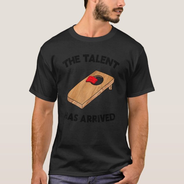 Camiseta O Talento Chegou à Equipe Cornhole Bean Bag Corn (Frente)
