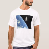 O telescópio espacial Hubble com uma terra azul