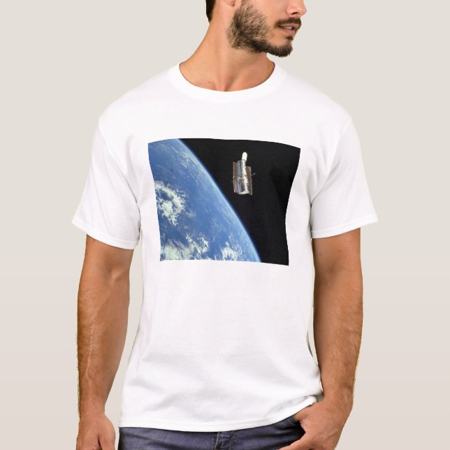 Camiseta O telescópio espacial Hubble com uma terra azul (Frente)