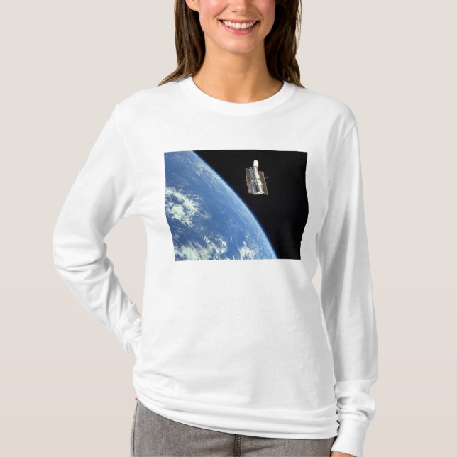 Camiseta O telescópio espacial Hubble com uma terra azul (Frente)