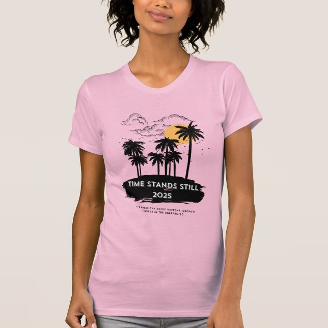 Camiseta O Tempo Fica Parado em T-Shirt (Frente)