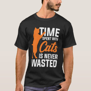 Camiseta O Tempo Passado Com Gatos Nunca É Perdido