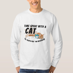 Camiseta O tempo passado com um gato nunca é desperdiçado