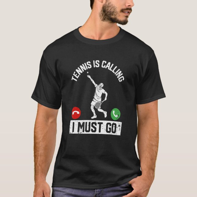Camiseta O tênis Está Ligando. Preciso Ir Com O Treinador E (Frente)