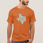 Camiseta O Texas Apelido de Lone Star State Texan<br><div class="desc">Apresentando a forma do mapa do contorno da silhueta do estado de amizade do Texas preenchida com um fundo verde claro e sólido e o apelido "O Estado da Estrela Solitária" com letra de texto rústica cortada para que as palavras sejam a cor do Texas Orange ou qualquer camisa colorida...</div>