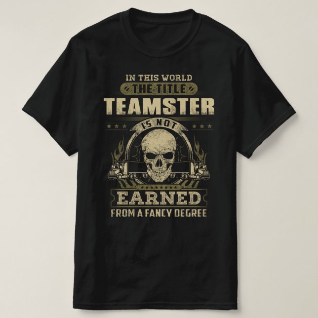 Camiseta O título Teamster não é obtido por grau de rico (Frente do Design)