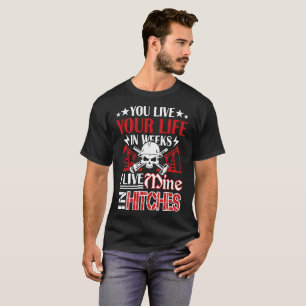Camiseta O trabalhador do campo petrolífero engata a camis