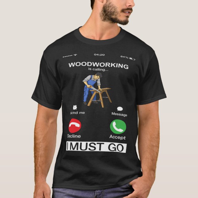 Camiseta O Trabalho De Madeira Está Chamando E Eu Tenho Que (Frente)