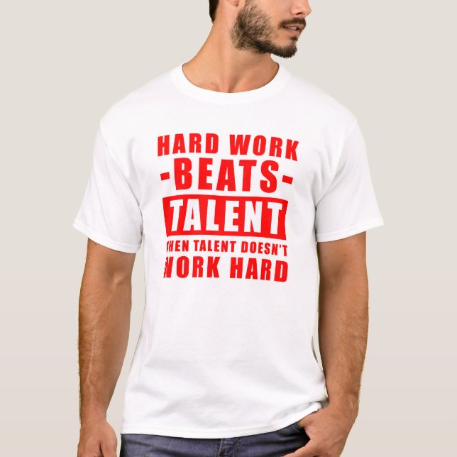 Camiseta O trabalho do duro supera o talento quando o talen (Frente)