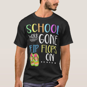 Camiseta O Trabalho Escolar Tornou-Se Chinelos No Último D