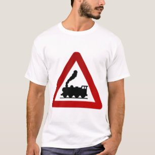 Camiseta O trem assina dentro o preto e o vermelho