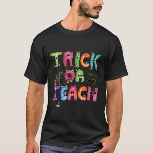 Camiseta O Truque De Halloween Ou As Letras De Monstro De E
