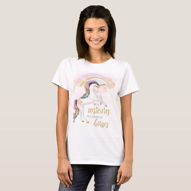 Camiseta O TShirt das mulheres do unicórnio do arco-íris (Frente Completa)