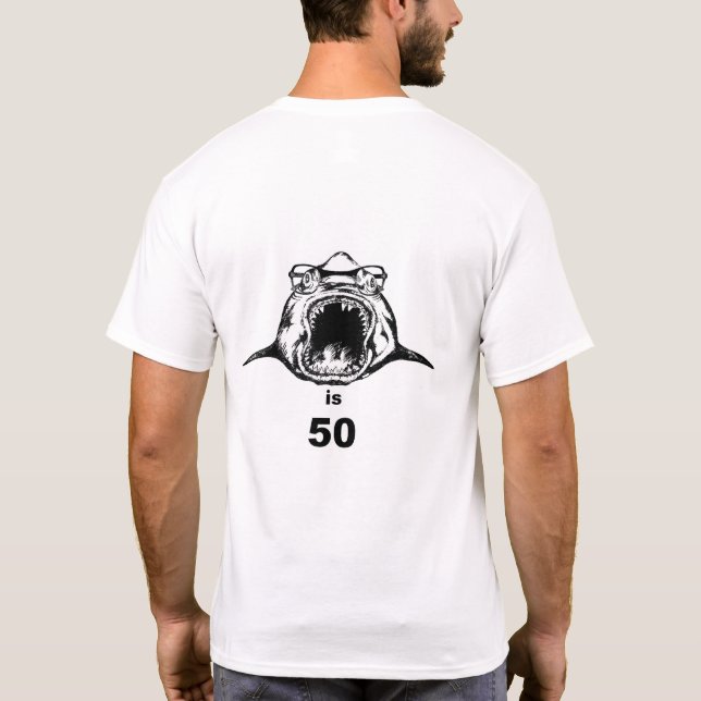 Camiseta O Tubarão Torna 50 T-Shirt (Verso)