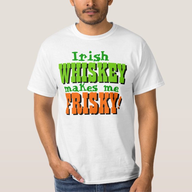 Camiseta O uísque irlandês faz-me Frisky (Frente)