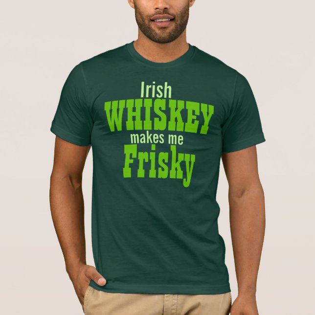 Camiseta O uísque irlandês faz-me Frisky (Frente)