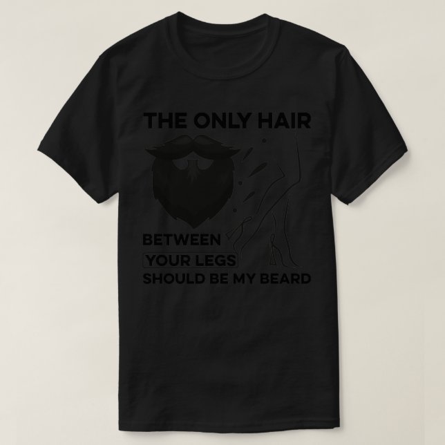 CAMISETA O ÚNICO CABELO ENTRE SUAS PERNAS DEVE SER (Frente do Design)