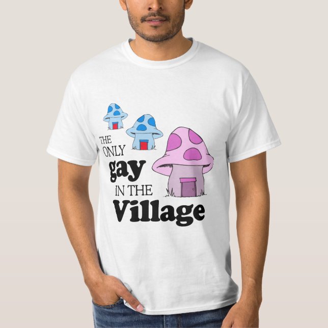 Camiseta O único gay na vila (Frente)