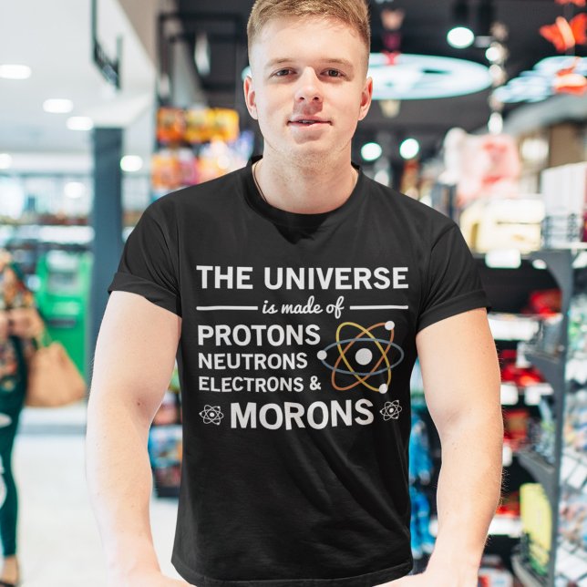 Camiseta O Universo É Feito De Prótons Neutrons Morons (Criador carregado)