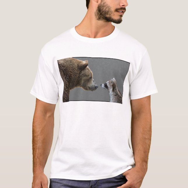 Camiseta O urso Grizzle encontra o guaxinim (Frente)