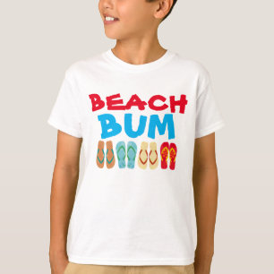 Camiseta O vagabundo colorido da praia dos chinelos do