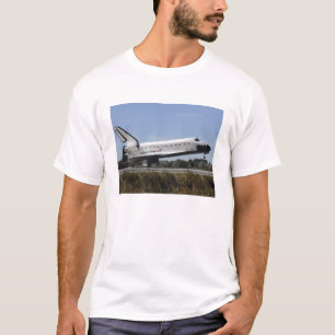 Camiseta O vaivém espacial Atlantis toca para baixo