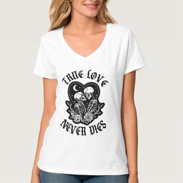 Camiseta O Verdadeiro Amor Nunca Morre Casal de Esqueletos (Frente)