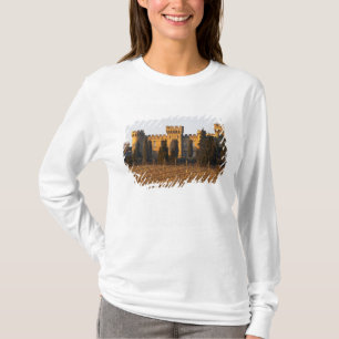 Camiseta O vinhedo com videiras syrah e o castelo