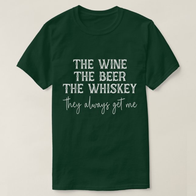 Camiseta O Vinho A Cerveja O Whiskey Eles Sempre Me Pegam (Frente do Design)