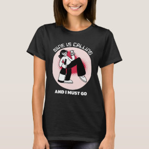 Camiseta O Vinho Está Chamando e Eu Devo Ir Humor de Bebi
