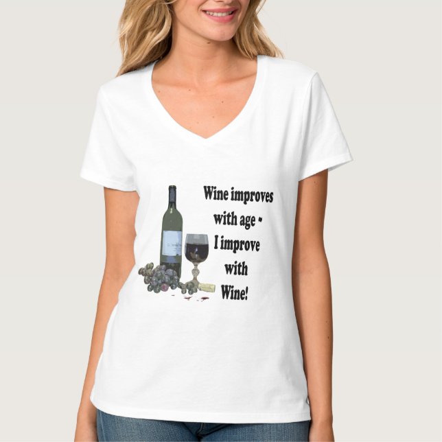 Camiseta O vinho melhora com idade, mim melhora com vinho! (Frente)
