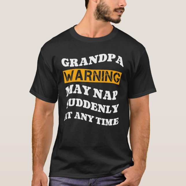 Camiseta O Vovô Adverte Pode Dormir De Repente A Qualquer M (Frente)