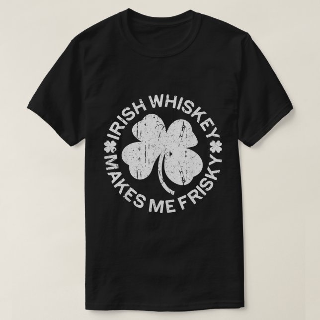 Camiseta O Whiskey Irlandês Me Torna Frisky (Frente do Design)