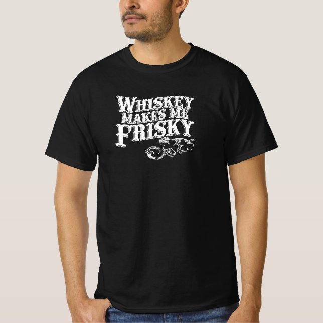 CAMISETA O WHISKY ME FAZ FRISCAR (Frente)