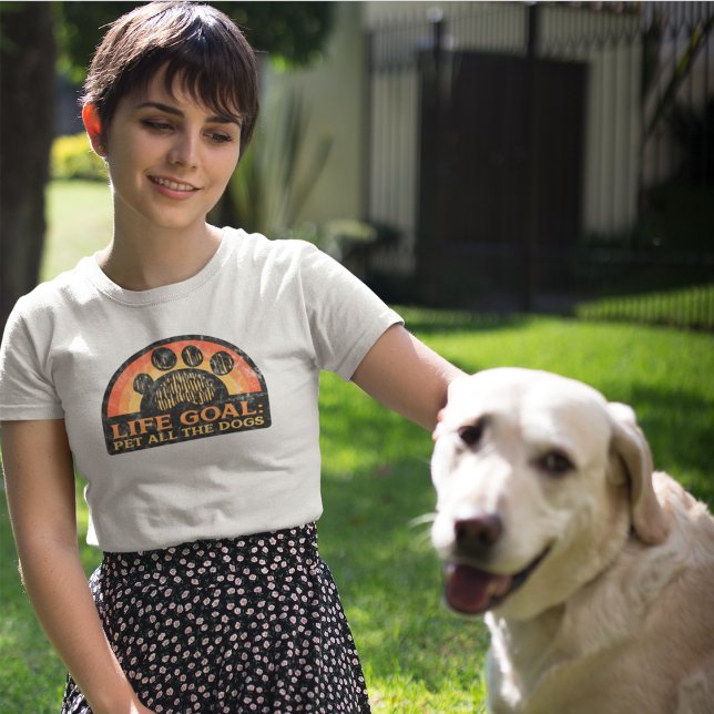 Camiseta Objetivo de Vida Retro Fofocar Todos os Cães Cacho (Criador carregado)