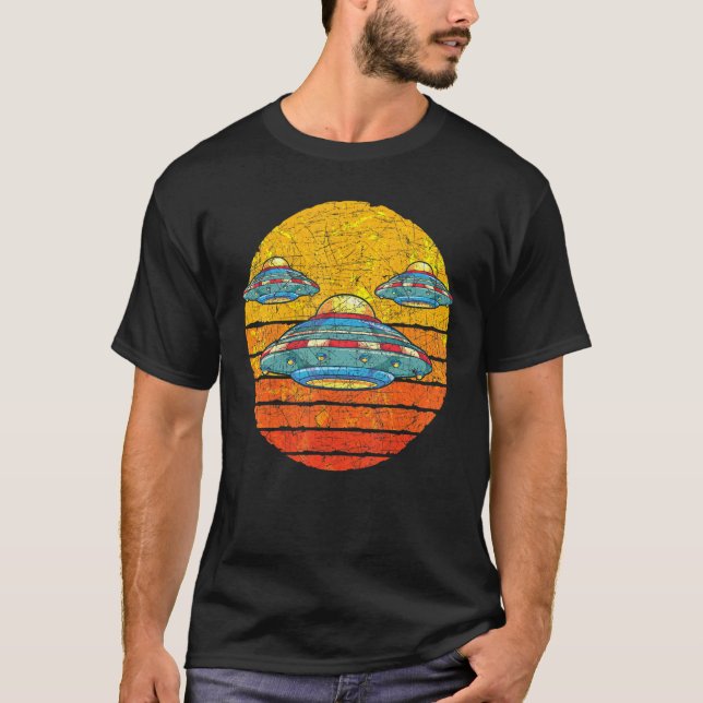 Camiseta Objeto Voador Não Identificado Abdução Alien Retro (Frente)