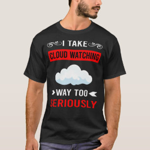 Camiseta Observando Nuvens Seriamente