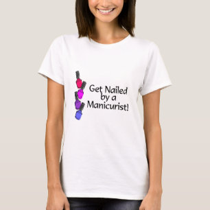 Camiseta Obtenha pregado por um manicuro 2