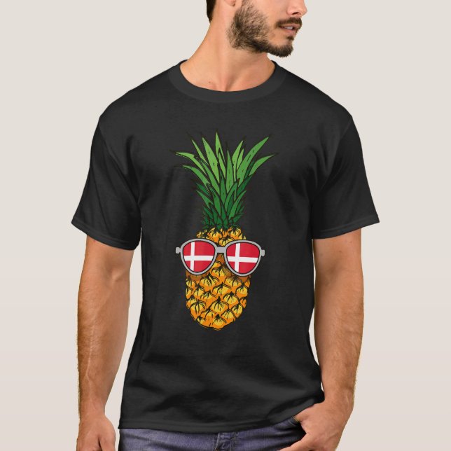 Camiseta Óculos de Sol Bandeira da Dinamarca Abacaxi Dinama (Frente)