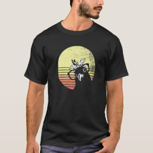 Camiseta Óculos de Sol Cheeky Chicken Retro Pôr do Sol