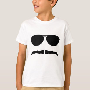 Camiseta óculos de sol e 'stache
