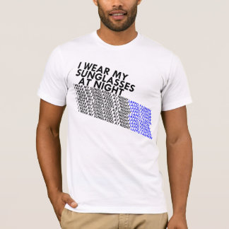 Camiseta óculos de sol na noite