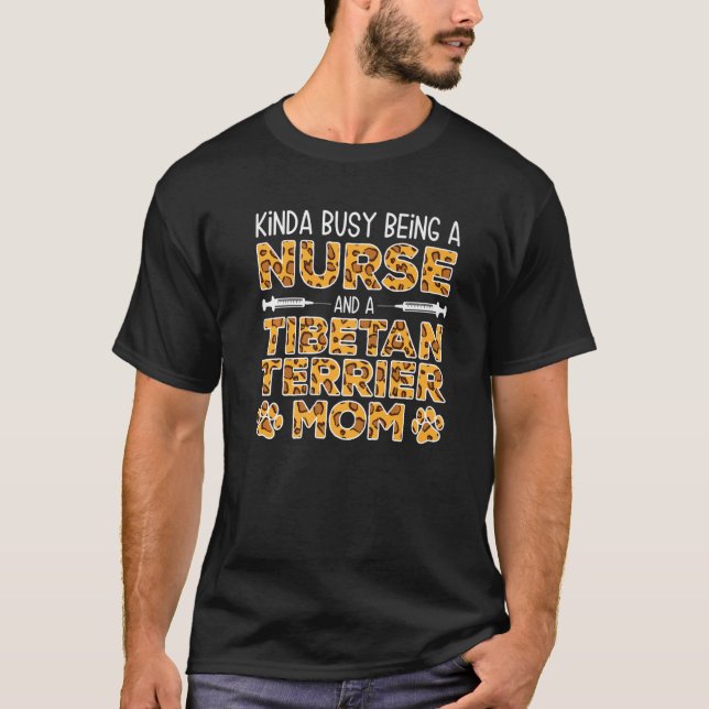 Camiseta Ocupada Sendo Enfermeira Mãe de Cachorro - Tibetan (Frente)