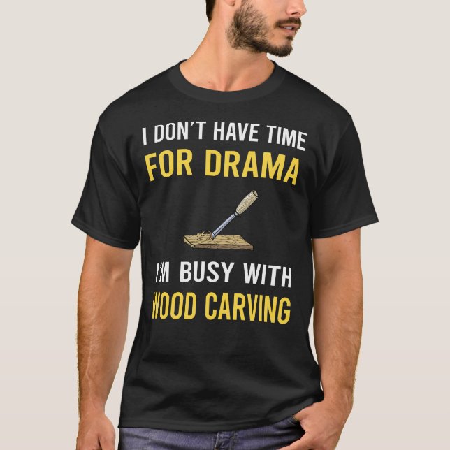 Camiseta Ocupado Com Escultura Em Madeira Escultura Em Made (Frente)
