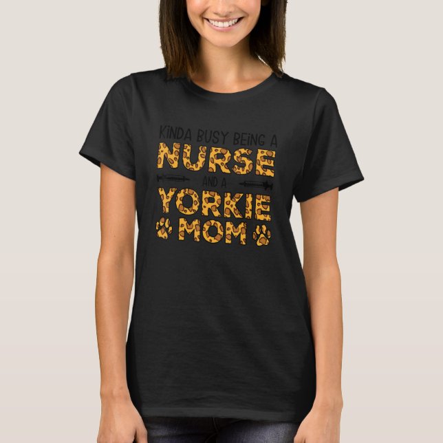 Camiseta Ocupado Sendo Enfermeira Mãe de Cachorro - Yorkie  (Frente)