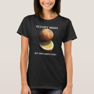 Camiseta Ocupar Marte Mas Salvar A Terra Primeiro Para O As