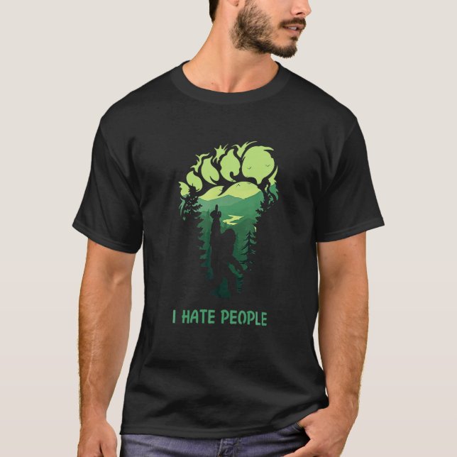 Camiseta Odeio Pessoas Acampando Pé Grande (Frente)